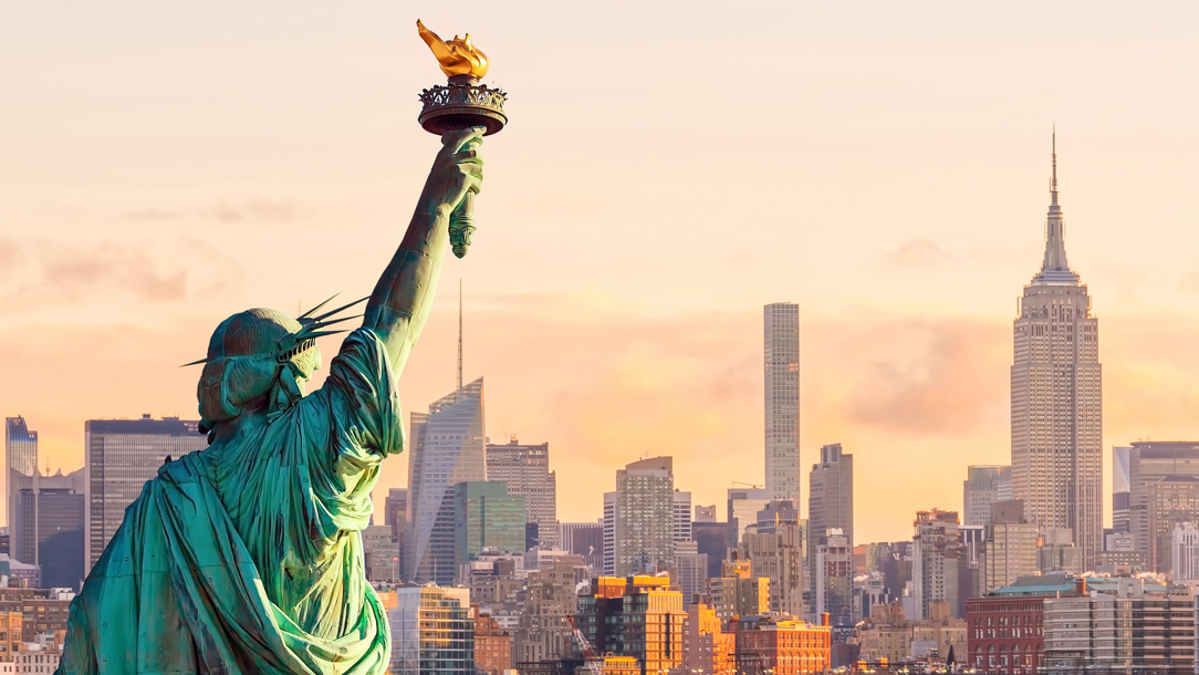 A view of New York with the Statue of Liberty.