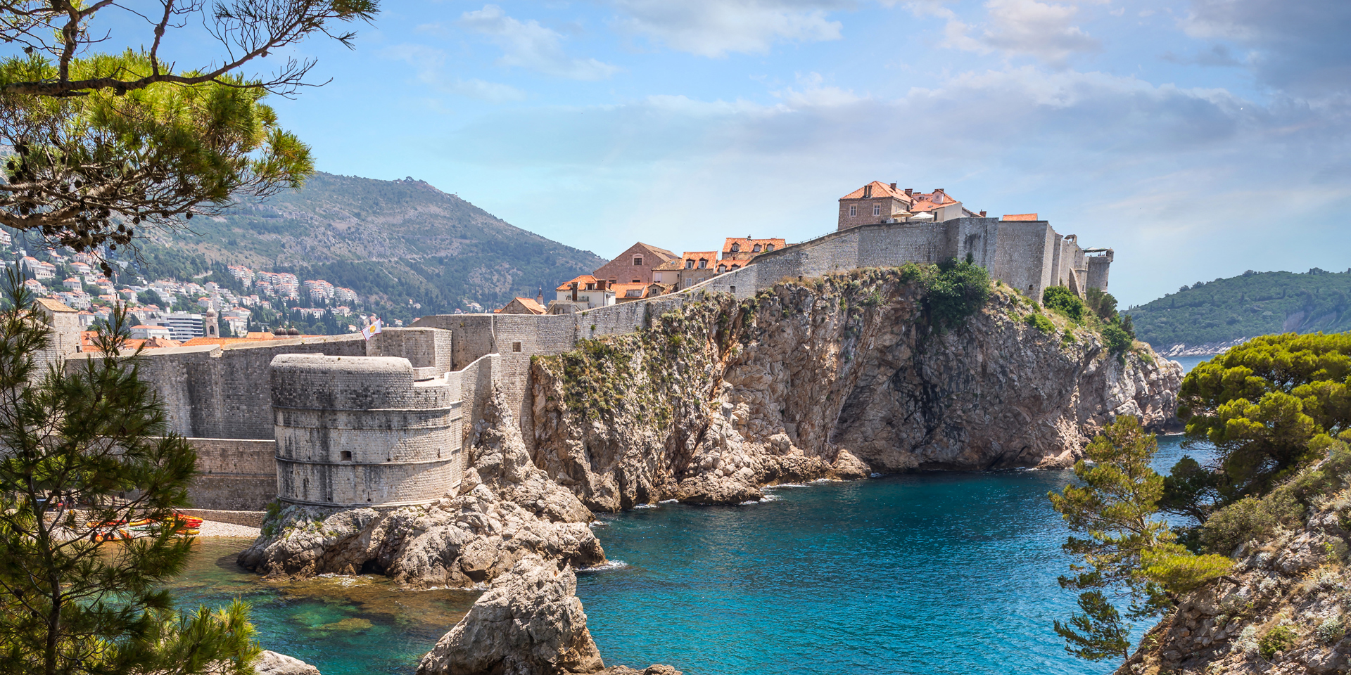 the old town in Dubrovnik next to the sea.